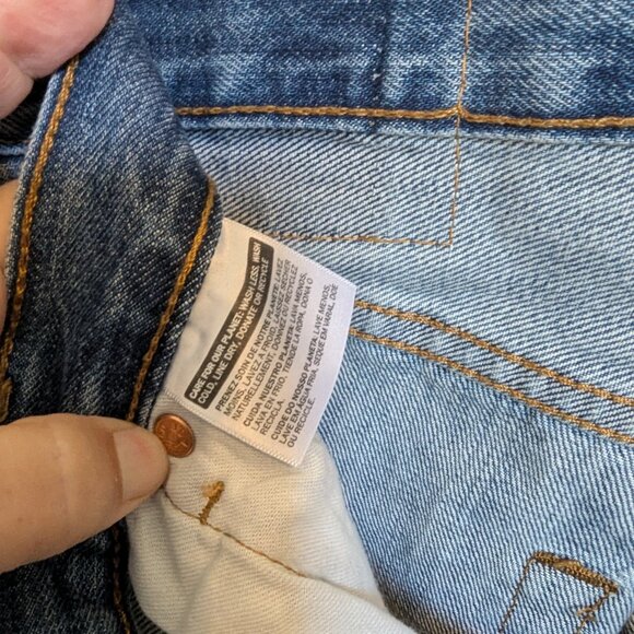 Iconic Levi's Stonewash Button Fly Jeans | 32 W x 30 L | Barely worn - Picture 11 of 13